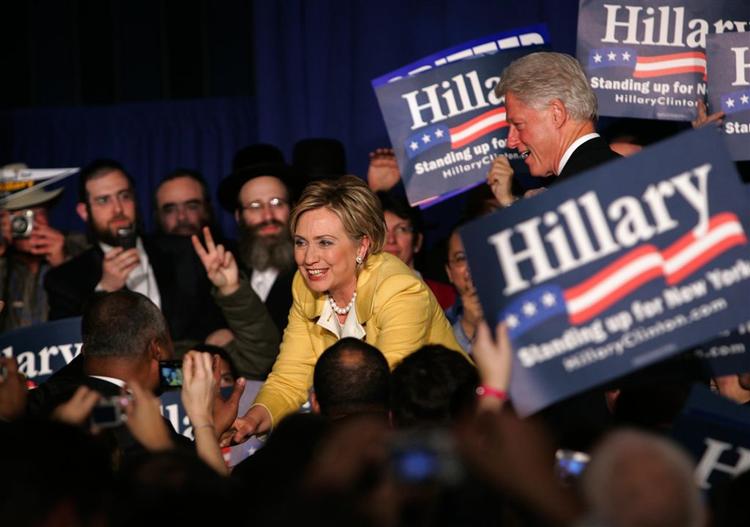 Hillary Clinton fejrer genvalget som senator i New York. 