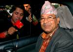 Lederen af det kommunistiske parti i Nepal på vej til fredsforhandlinger med de øvrige partier og maoisterne. 