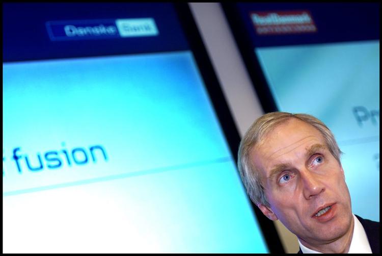 Han kender turen. Peter Straarup har nu købt Finlands tredjestørste bank, Sampo. Billedet her er fra fusionen mellem Danske Bank og BG Bank i 2000. 