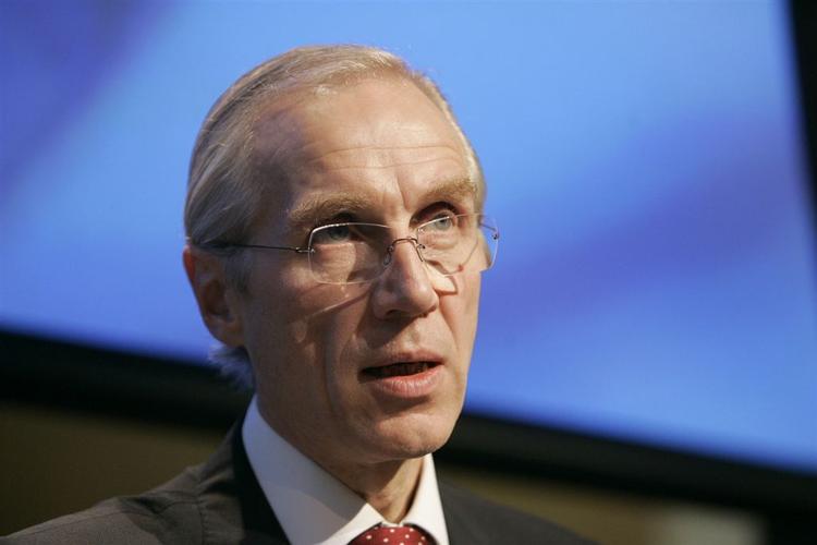 Danske Banks topchef Peter Straarup præsenterer bankens nyeste køb: Finlands tredjestørste bank. 