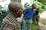 Rivaliserende politiske grupper kæmper mod hinanden op til, at en valgkommission skal offentliggøre resultatet af præsidentvalget i DRCongo. 