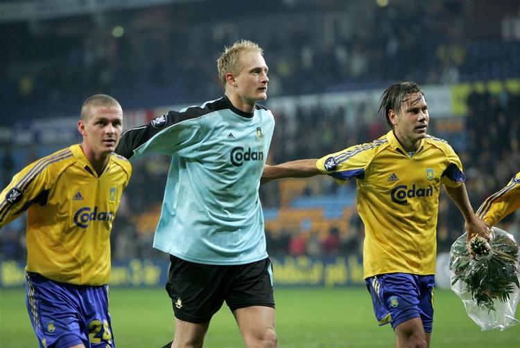 Brøndbys målmand Casper Ankergren(her i midten fra en tidligere kamp) var glad for at hans angribere endelig fandt vej til modstandermålet. 