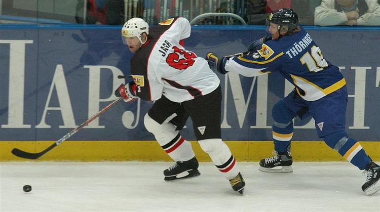 Jaromir Jagr(til venstre) da han i 2005 var med hos russiske Avangard Omsk, i en Europa Cup kamp mod svenske HV71, der blev besejret 9-0. 
