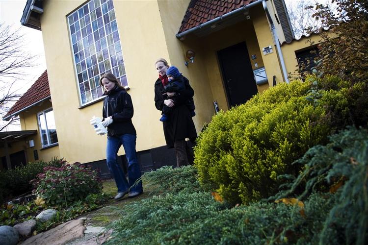 Omkring 13.000 frivillige deltog i Dansk Flygtningehjælps store landsindsamling i dag. 