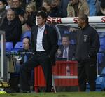 Lutons manager Mike Newell(tv) har nogle kontante synspunkter om kvinders rolle i fodboldsporten. 