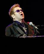 Elton John gæster Odense til sommer