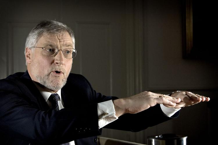 Tusinder elever strejker mod næste års økonomi i gymnasierne. Nu forsøger finansminister Thor Pedersen (V) at berolige dem. 