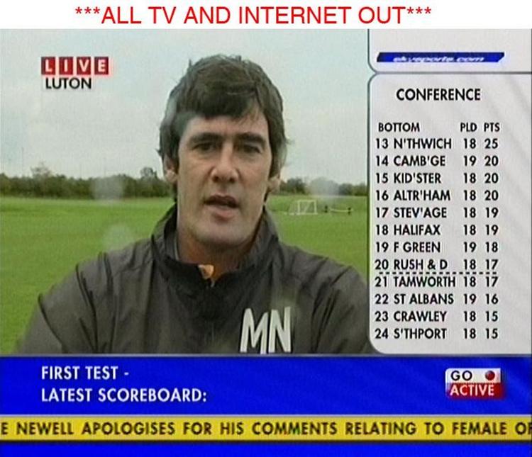 Mike Newell gav mandag Amy Rayner og hendes kolleger en offentlig undskyldning. 