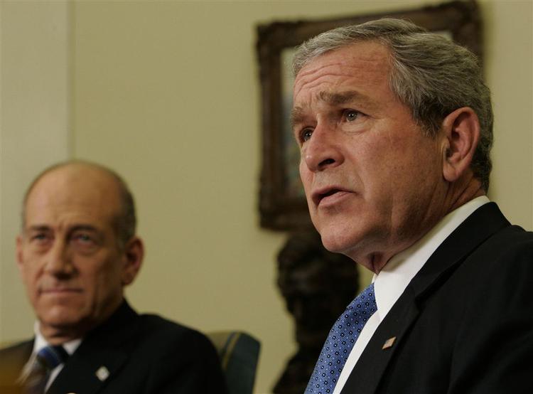 George W. Bush har desuden holdt møde med Israels premierminister, Ehud Olmert. De benyttede lejligheden til at forny presset på Iran som følge af dets omstridte atomprogram. 