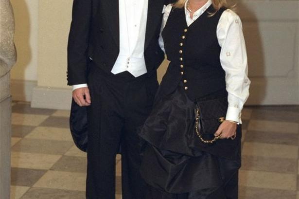Dronning Margrethe holder hofbal på Christiansborg. Fodboldspilleren Michael Laudrup med fru Siw Laudrup. 