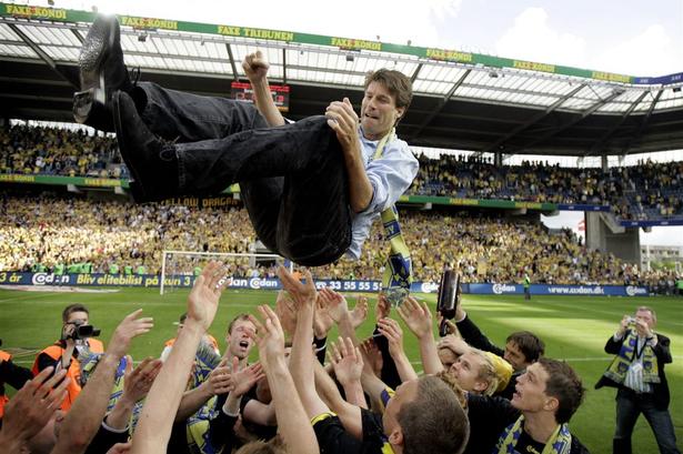 Brøndby dansk mester 2005. Brøndbys træner Michael Laudrup blev hyldet efter kampen. 