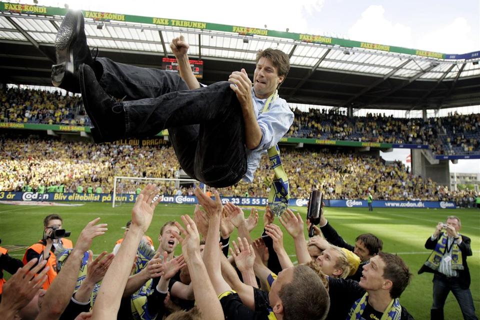 Brøndby dansk mester 2005. Brøndbys træner Michael Laudrup blev hyldet efter kampen. 