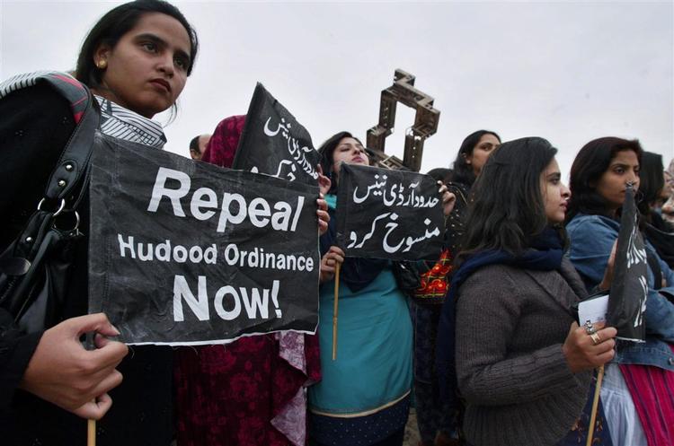Hver anden time begås voldtægt i Pakistan. Hver ottende time bliver en kvinde udsat for gruppevoldtægt. 