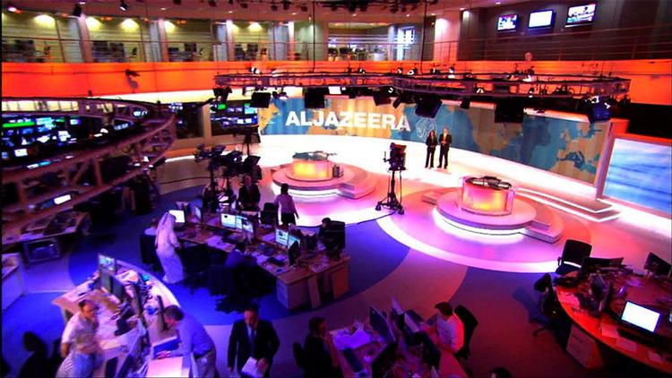 Den engelsk-sprogede version af al-Jazeera er i luften. Nyhedskanalen sender fra Doha i Qatar. 