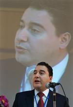 Ali Babacan, her til pressemøde i den iranske hovedstad Teheran. Hvad der præcist skete i Københavns Lufthavn vides endnu ikke. 