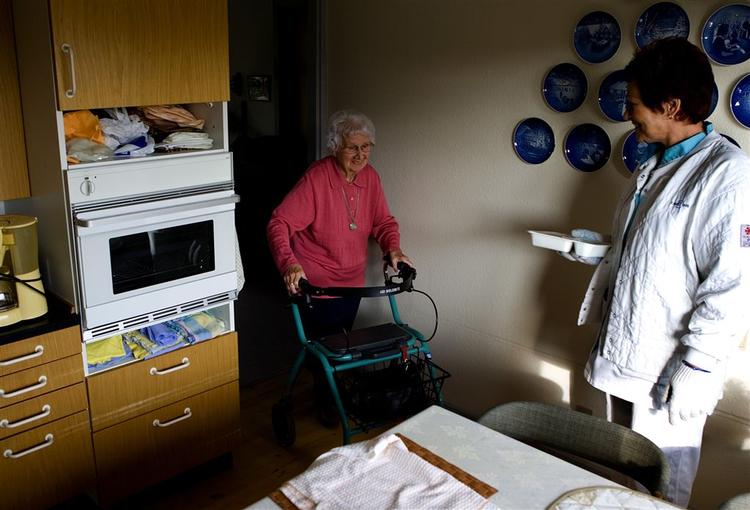 Ældreområdet er i fare for at blive ramt hårdt, hvis der indføres øget brugerbetaling. 