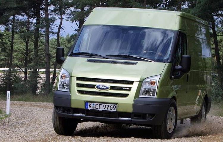 Ford Transit er Årets Varebil i Danmark. Den fås i et utal af versioner - her med højt tag og firehjulstræk. 