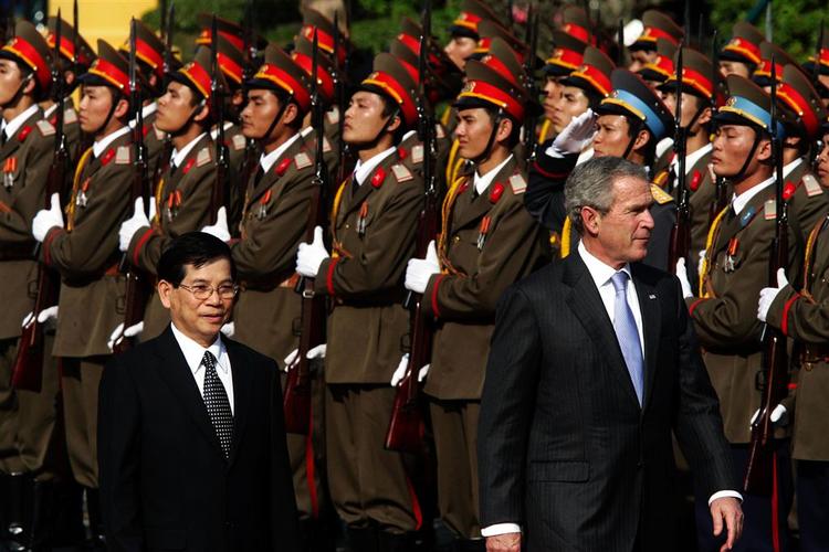 Præsident George Bush søger fælles front over for Nordkorea. 