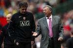 Assistenttræner Carlos Quieroz (tv.) får fuld opbakning fra sin chef, Sir Alex Ferguson efter angrebet fra Luis Scolari. 