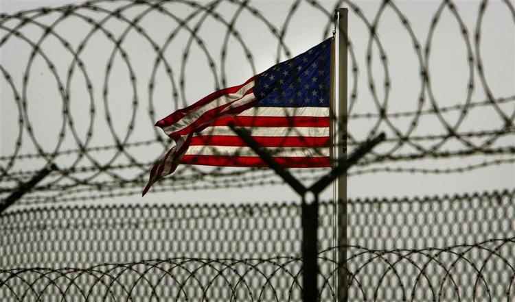 Bush-administrationen vil bygge nyt anlæg på Guantanamo-basen til 729 mio. danske kroner. 