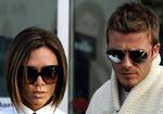 David Beckham med hustru ankommer til Roms Ciampino lufthavn fredag eftermiddag for at deltage i Tom Cruise og Katie Holmes bryllup. 