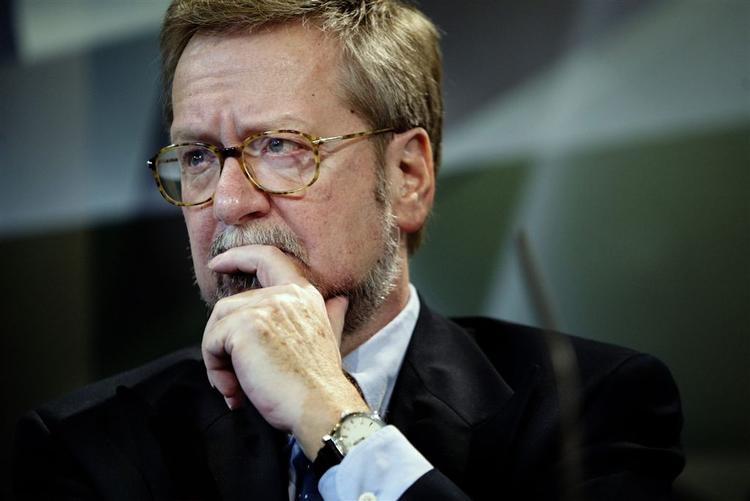 Udenrigsminister Per Stig Møller udelukker ikke, at danske tropper kan flyttes, hvis vi bliver bedt om det. 