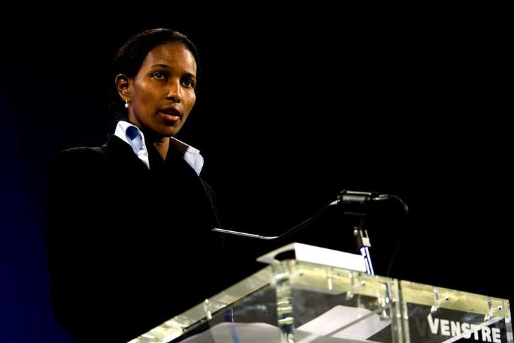 Ayaan Hirsi Ali var omgivet af livvagter, da hun optrådte som hemmelig gæst på Venstres Landsmøde i Odense. 