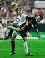 Christian Poulsen i den hvide Sevilla-trøje, i kampen mod Valencia, som gav danskerklubben en 3-0 sejr. 