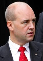Sveriges nye borgerlige statsminister, Fredrik Reinfeldt, må konstatere, at vælgerne flygter over til oppositionen med Socialdemokraterne i spidsen. 