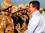 Den britiske finansminister, Gordon Brown, der anses som favorit til Tony Blairs efterfølger har besøgt de britiske soldater på en overraskelsesvisit i Irak i denne weekend. Nu lufter han muligheden for, at de første soldater snart kan vende hjem igen. 
