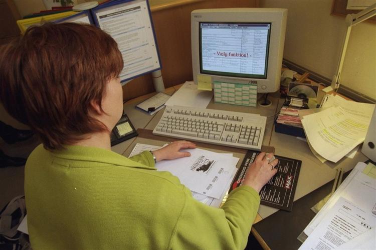 Det er ikke længere kun faglærte job, som er svære at få besat med dansk arbejdskraft. Også funktionærer og ledere må nu hentes i udlandet. 