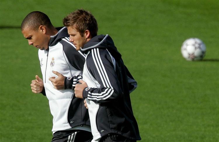 Ronaldo (tv) og Beckham er plaget af skader og trænede ikke sammen med resten af Real Madrids spillere i dag. 