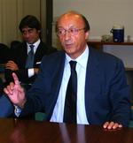 Luciano Moggi blev kaldt hovedmanden bag omfattende bestikkelse af fodbolddommere i Italien. Nu anklages han for at true spillere til at blive handlet i sønnens firma. 