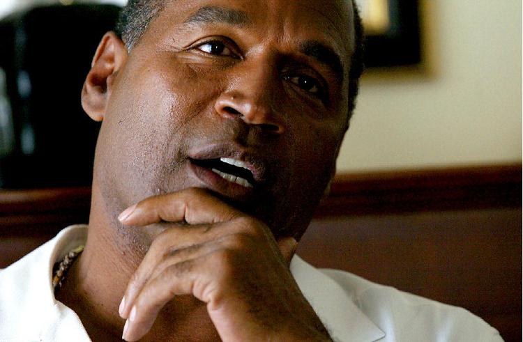Skyldig eller ikke? Myrdede O.J. Simpson sin kone og hendes ven? Det er det spørgsmål, der fortsat optager amerikanerne, og som i dén grad igen fik næring ved nyheden om, at O.J. havde skrevet en bog med titlen Hvis jeg gjorde det. Foto:  Wilfredo Lee/AP 
