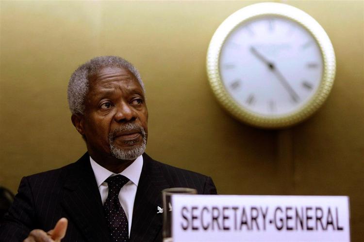 Den afgående generalsekretær for FN Kofi Annan, mener, at USA er fanget i Irak og opfordrer Iran og Syrien til at tage aktiv del i løsningen af krisen. 