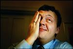 Sagen om sundhedsmyndighederenes syltning af kræftbehandling volder indenrigs- og sundhedsminister Lars Løkke Rasmussen (V) problemer. 