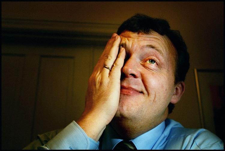 Sagen om sundhedsmyndighederenes syltning af kræftbehandling volder indenrigs- og sundhedsminister Lars Løkke Rasmussen (V) problemer. 