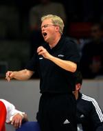 Ulrik Wilbek trækker sig fra Viborg  HK's nystartede håndbolduddannelse i protest mod klubbens behandling af hans hustru, den tidligere landsholdsmålmand Susanne Munk Wilbek. 
