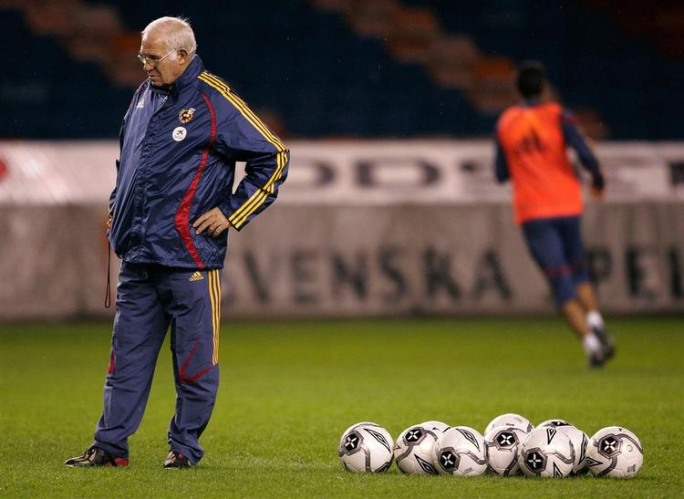 Luis Aragonés forud for kampen mod Sverige. 