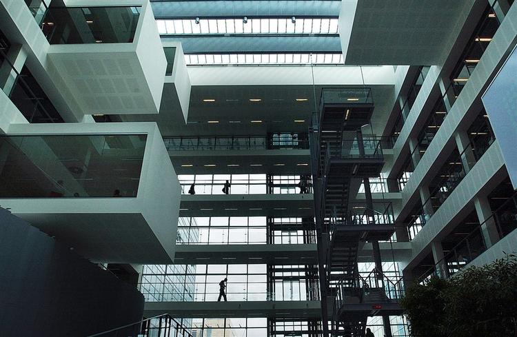 IT Universitetet er flyttet ind i bygninger til 350 millioner kroner. Men ansøgerne holder sig væk. 