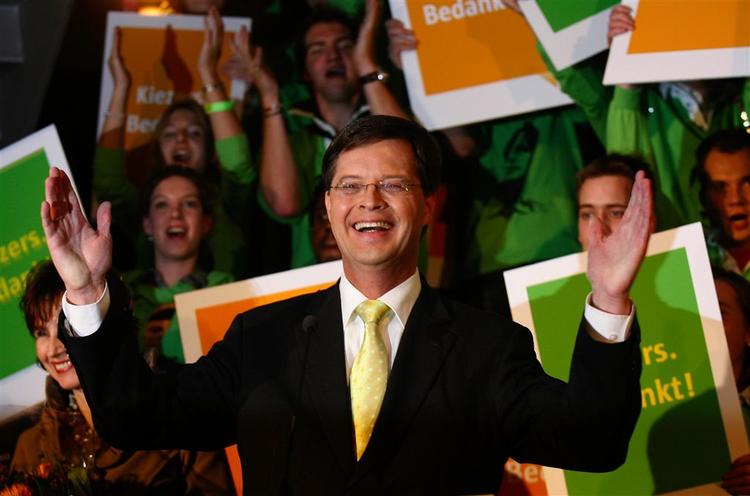 Glad mand. Hollands nuværende premierminister Jan Peter Balkenende er stadig leder af landets største parti. Men han kan ikke længere danne regering uden at skulle i koalition med op til flere partier. 