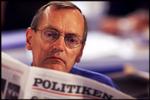 Amtsborgmester Bent Hansen, der også er formand for amternes sygehusudvalg, nedsætter sammen indenrigsministeren gruppe, der skal sikre behandlingsgarantien for kræftpatienter. 