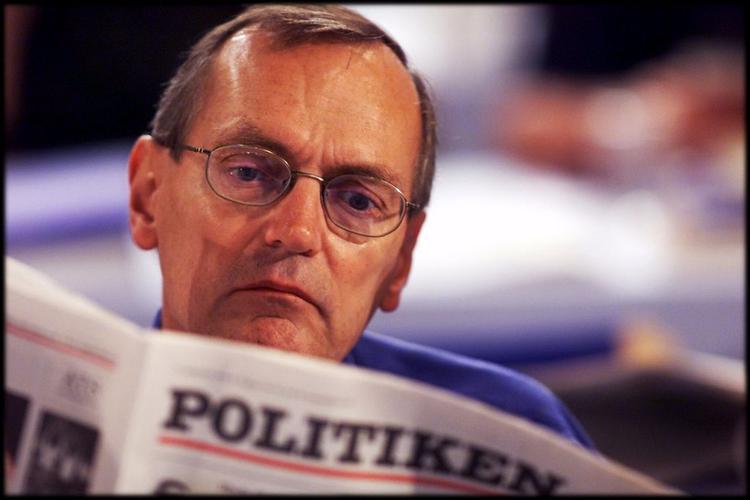 Amtsborgmester Bent Hansen, der også er formand for amternes sygehusudvalg, nedsætter sammen indenrigsministeren gruppe, der skal sikre behandlingsgarantien for kræftpatienter. 
