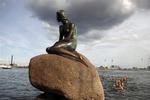 Den Lille Havfrue gik glip af et besøg fra ti kinesiske turister, forklædt som forretningsrejsende. 