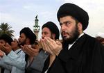 Muqtada al-Sadr med tilhængere til bøn i Najaf. 