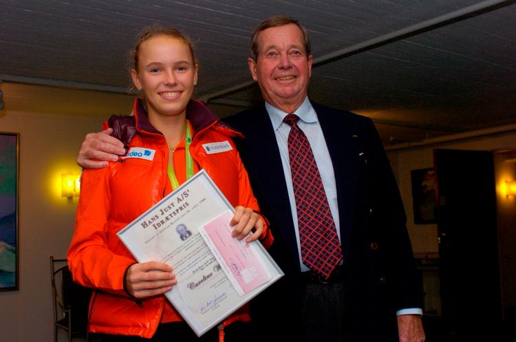 Caroline Wozniacki med Hans Just-prisen på 50.000 kroner. 