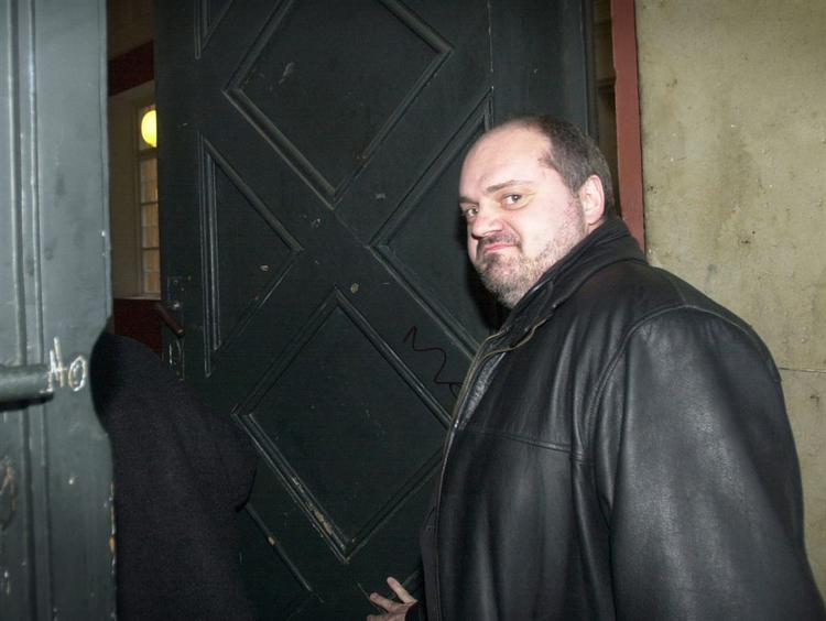 Allan Bang er dømt for at have videregivet fortrolig viden om en kommende fusion. Men den slags oplysninger bør kunne udveksles i fagforeninger, mener LO og HK. De støtter, at dommen ankes. 