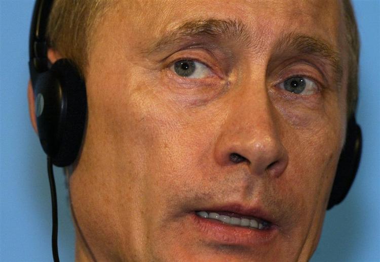 Den nu afdøde eks-spion Alexander Litvinenko blev forgiftet med store mængder af de radioaktive stof polonium 210. Putin afviser alle anklager om at stå bag. 