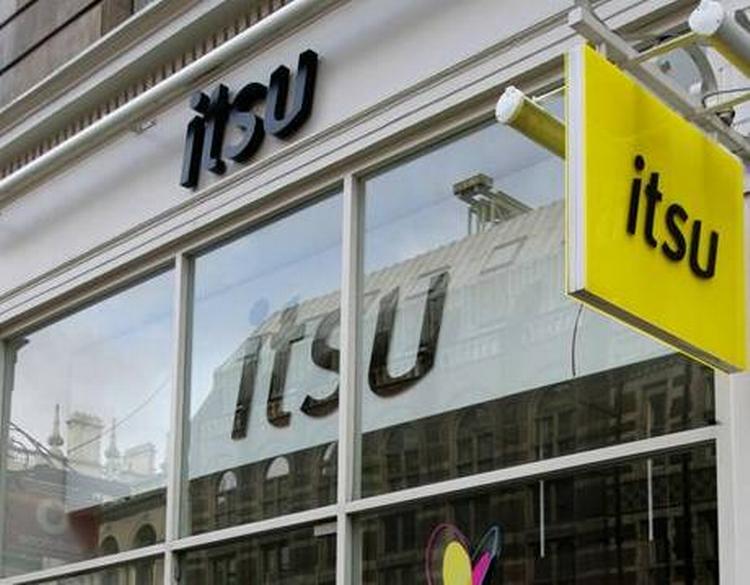 Det er her på sushi-baren Itsu, at de har fundet spor af det radioaktive stof polonium-210. 