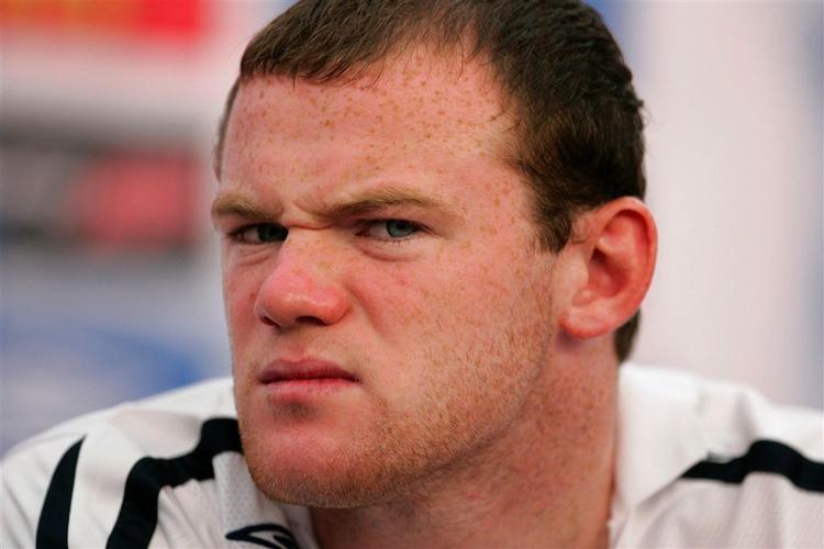 Wayne Rooney vil være angriber for Manchester United frem til 2012. 